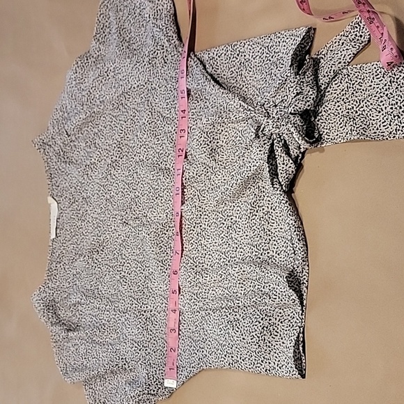 Lush Size M Black & Cream Patterned True Wrap Blouse, Excellent Used Condition - Picture 8 of 13